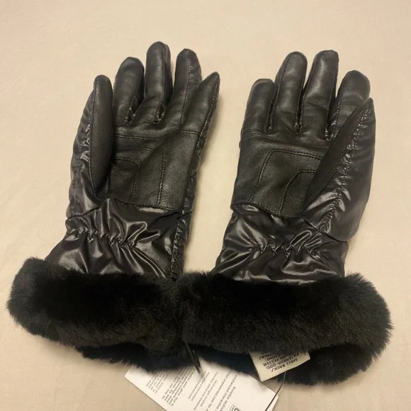 UGG Black Quilted All-Weather Gloves - Picture 4 of 4